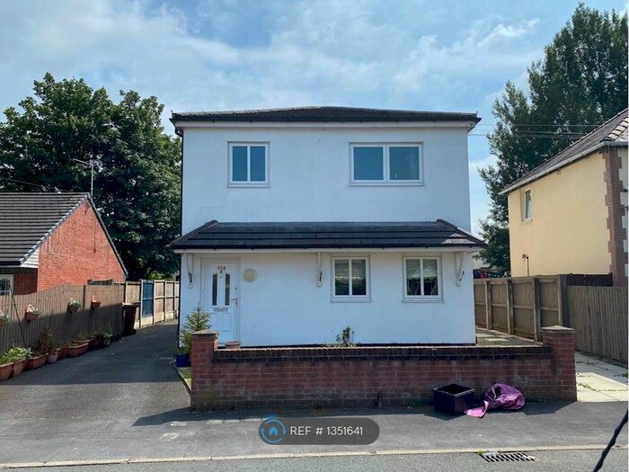 2 Bedroom Flat To Rent In Oak Avenue, Newton-Le-Willows, WA12