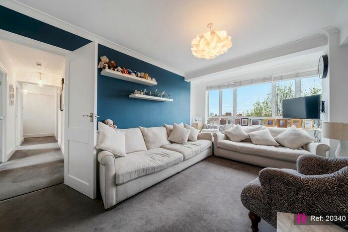 3 Bedroom Flat To Rent In The Avenue, London, W4