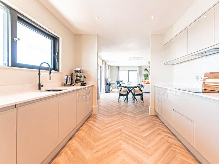 3 Bedroom Penthouse For Sale In William Jessop Way, Liverpool, Merseyside, L3