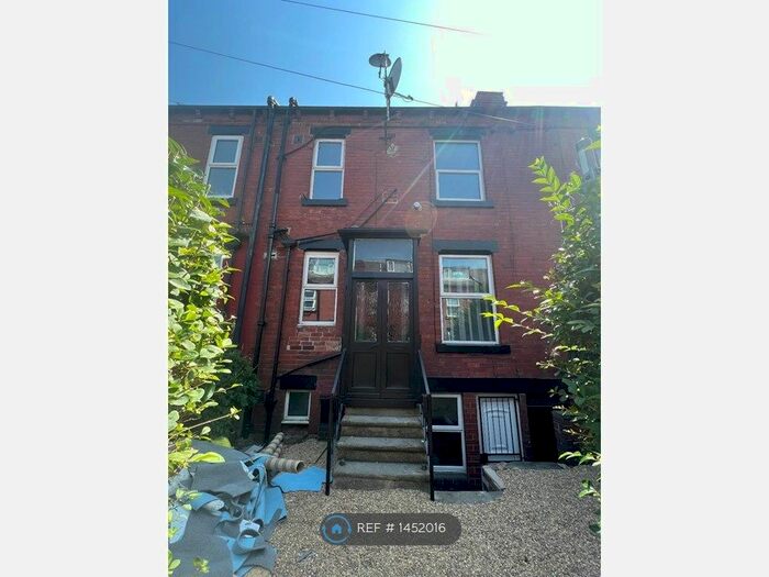 2 Bedroom Terraced House To Rent In Harlech Avenue, Leeds, LS11