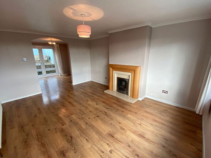 3 Bedroom Property To Rent In Hough Top, Leeds, LS13