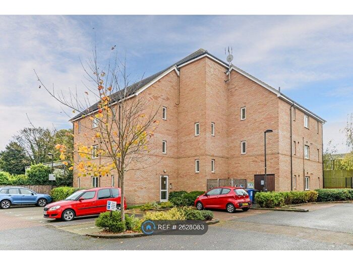 2 Bedroom Flat To Rent In Pippin Grove, Royston, SG8