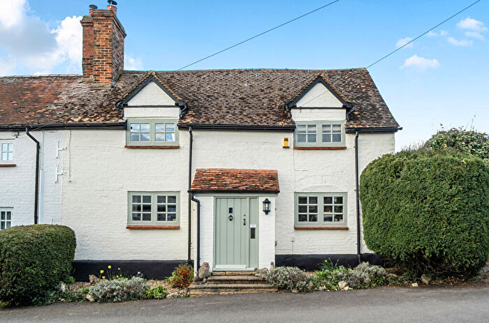 3 Bedroom Semi-Detached House For Sale In School Hill, North Marston, Buckingham, MK18