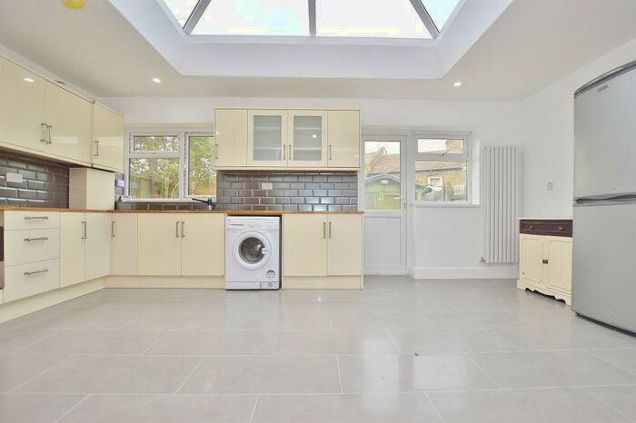 5 Bedroom Semi-Detached House To Rent In Gardner Road, London, E13