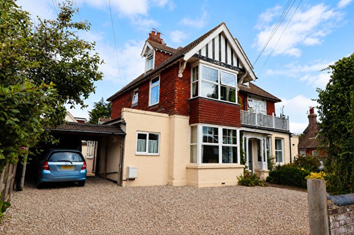 2 Bedroom Apartment For Sale In Hillcrest Road, Oak Leas, CT21