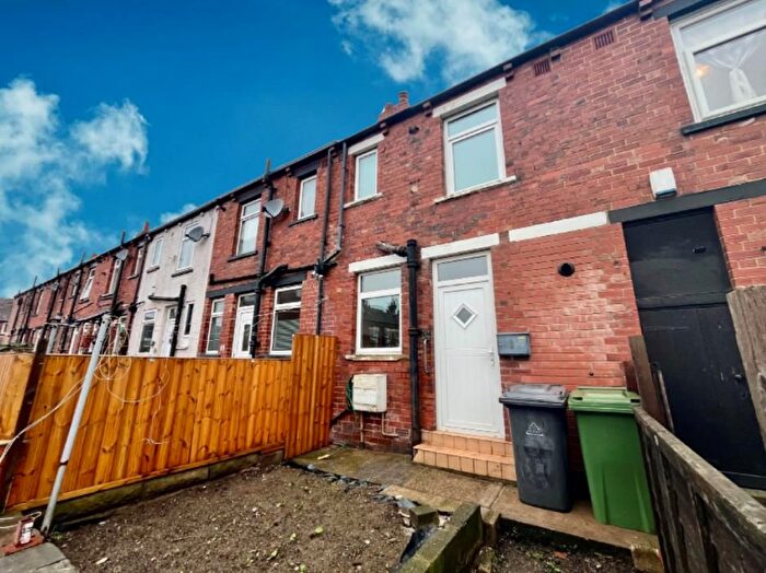 3 Bedroom Property To Rent In Dalton Grove, Leeds, LS11