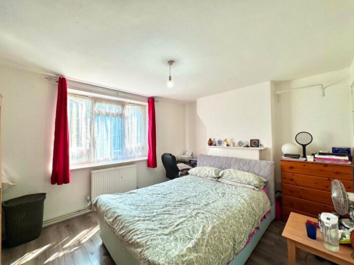 2 Bedroom Flat To Rent In Pinchin Street, London, E1