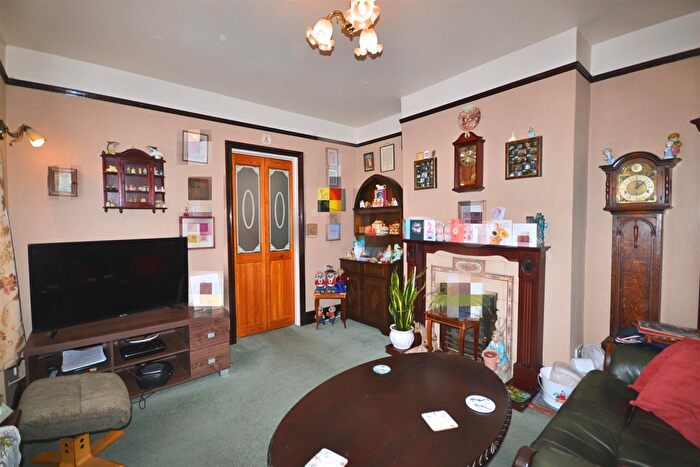 2 Bedroom Detached Bungalow For Sale In Coombe Avenue, Weymouth, DT4