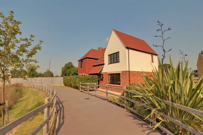 4 Bedroom Detached House For Sale In Standish Gate, Standish, GL10