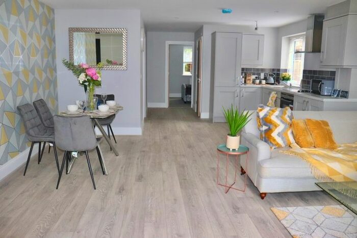 2 Bedroom Flat To Rent In Upper Road, Kennington, Oxford, OX1