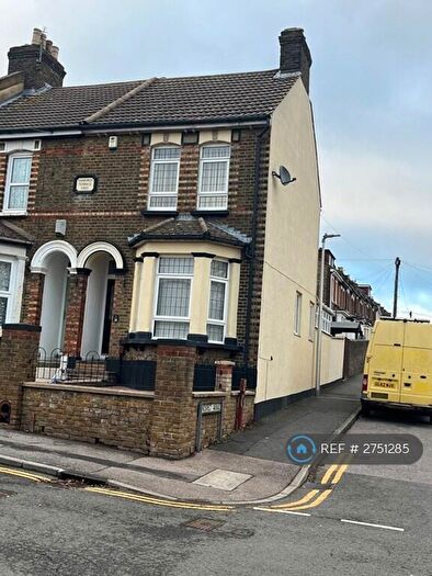 3 Bedroom End Of Terrace House To Rent In Mill Road, Rochester, ME2