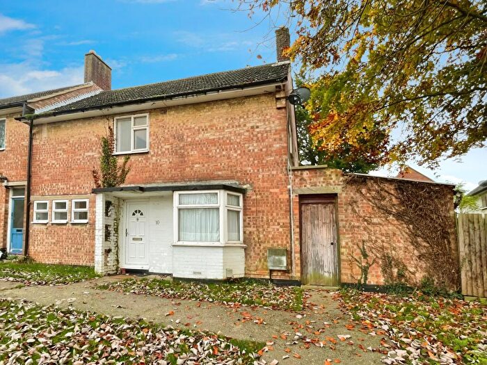 3 Bedroom Semi Detached House For Sale In Hillfield Avenue, Hitchin, SG4