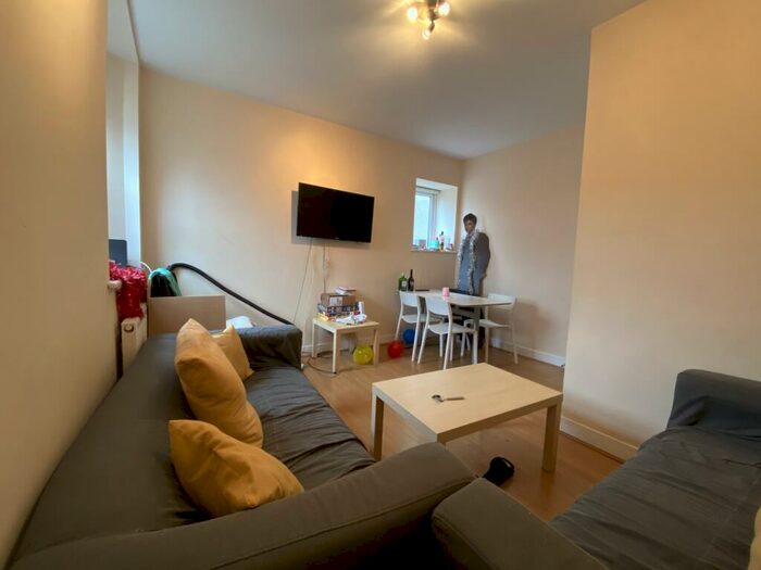 7 Bedroom Flat To Rent In Richmond Road, Cathays, CF24