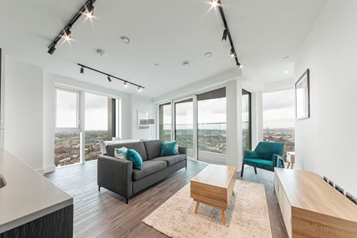 2 Bedroom Flat To Rent In Portal Way, Acton, W3