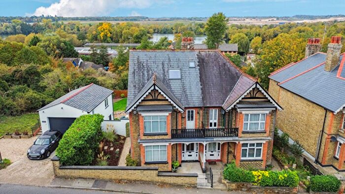 5 Bedroom Semi Detached House For Sale In Park Lane, Harefield, UB9