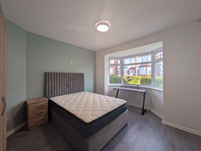 4 Bedroom Semi Detached House To Rent In Rolleston Drive, Nottingham, NG7