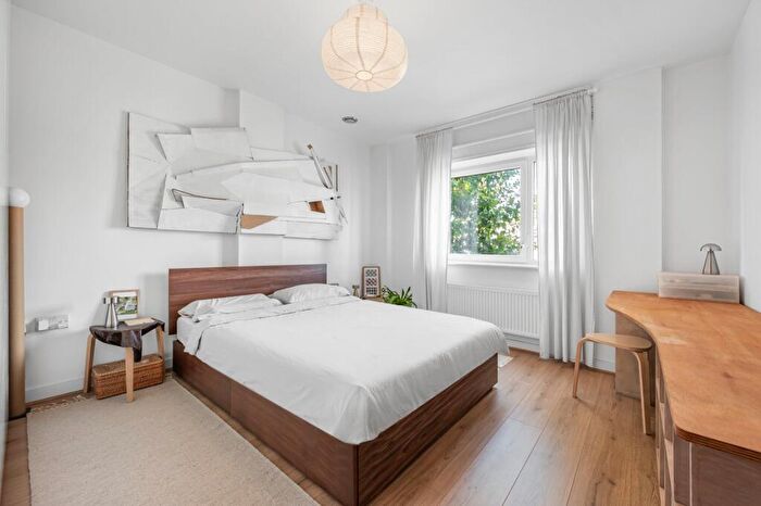 1 Bedroom Flat To Rent In Dreadnought Court, Lower Road, SE8