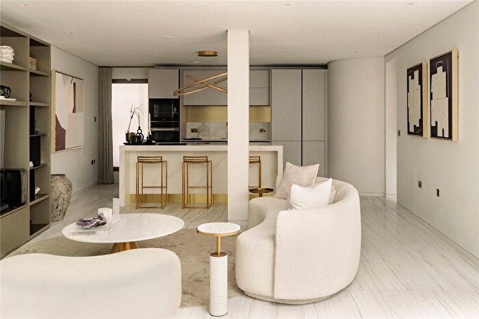 3 Bedroom Flat To Rent In South Molton Street, Mayfair, W1K