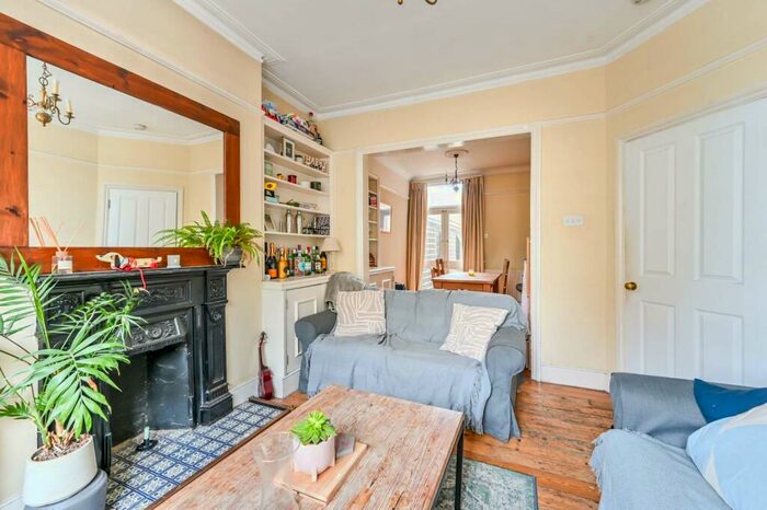 5 Bedroom House To Rent In Chestnut Grove, Balham, London, SW12