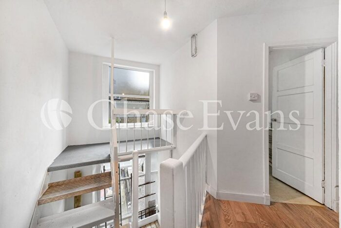 3 Bedroom Flat To Rent In Great Eastern Street, Shoreditch, London, EC2A