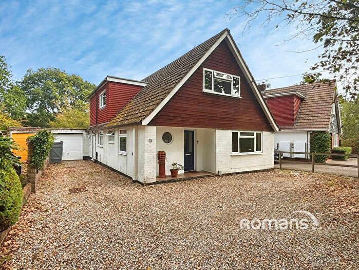 4 Bedroom Detached House For Sale In Mill Lane, Yateley, Hampshire, GU46