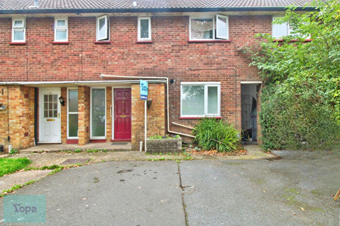 3 Bedroom Terraced House For Sale In Brays Road, Luton, LU2