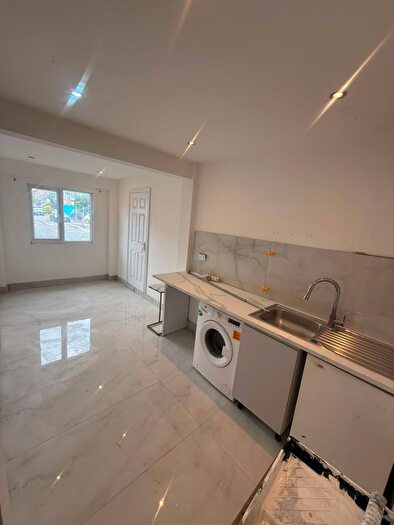 Studio To Rent In Ilford Lane, Ilford, IG1