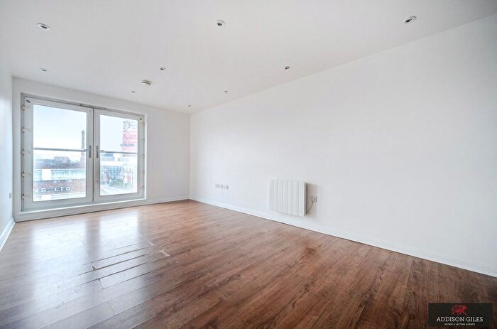 1 Bedroom Flat To Rent In Stoke Road, Slough, Berkshire, SL2