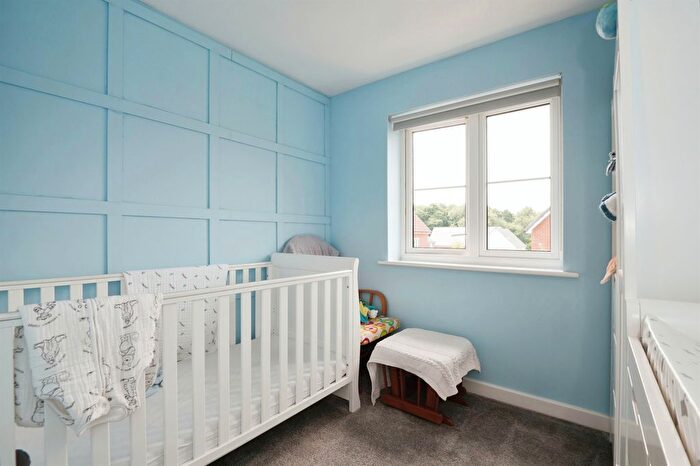 3 Bedroom End Of Terrace House For Sale In Chiltern Crescent, Fair Oak, Eastleigh, SO50