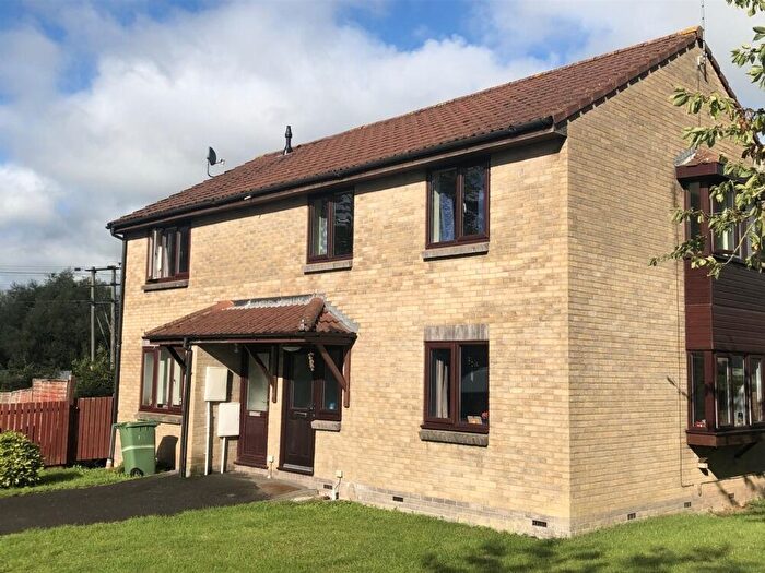 2 Bedroom Flat To Rent In The Whithys, Street, BA16