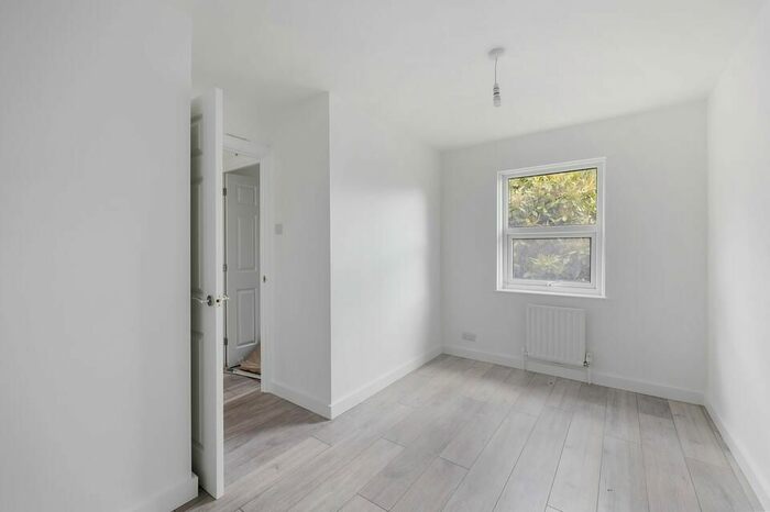 4 Bedroom Semi-Detached House To Rent In Foxley Road, London, SW9