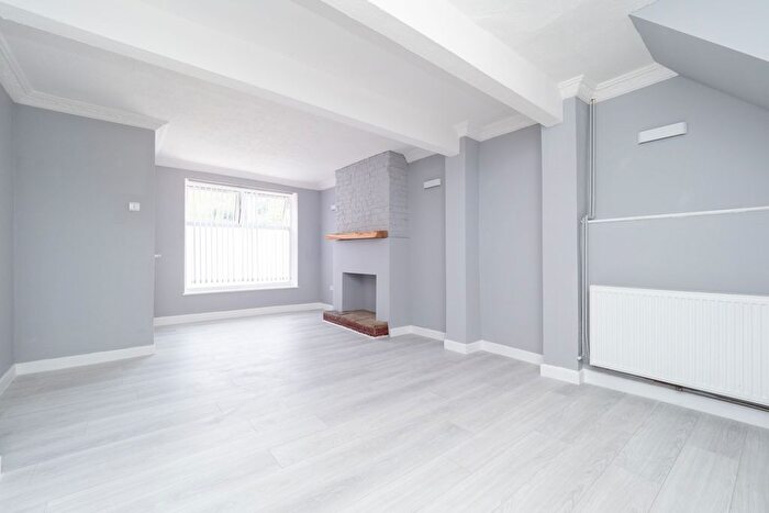 3 Bedroom Terraced House To Rent In Beddington Lane, Croydon, CR0