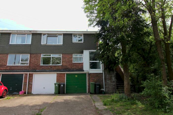 2 Bedroom Maisonette To Rent In Cherwell Gardens, Chandler's Ford, Eastleigh, SO53