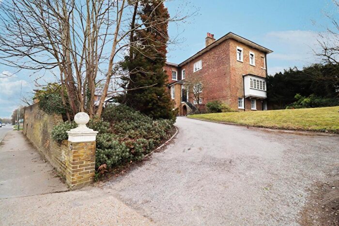 2 Bedroom Flat For Sale In North Cray Road, Bexley, Sidcup, DA14