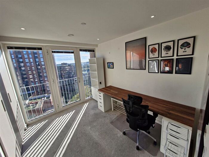 2 Bedroom Flat For Sale In Moorhen Drive, Edgware, NW9