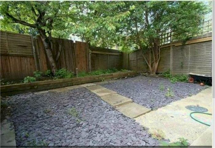 3 Bedroom Flat To Rent In Severn Way, Neasden, NW10