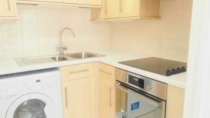 1 Bedroom Flat To Rent In Eardley Crescent, Earls Court, London, SW5
