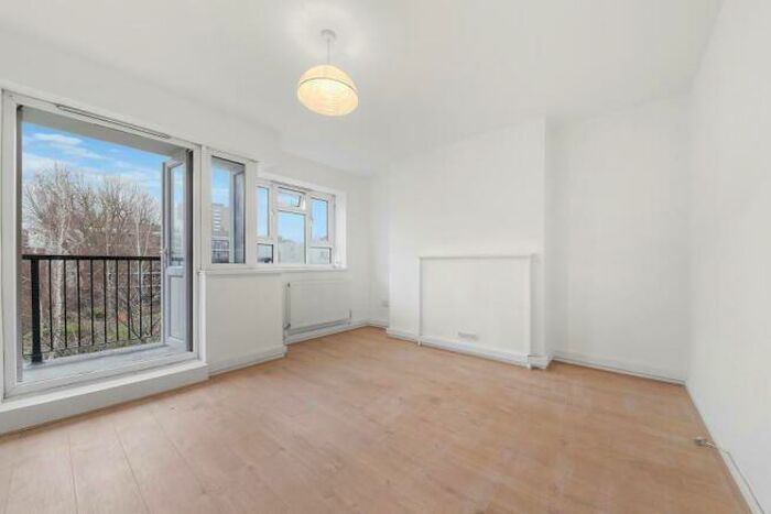 3 Bedroom Apartment To Rent In Bruce Road, Bromley By Bow, E3
