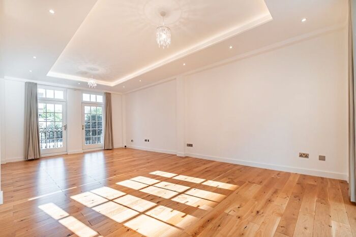 3 Bedroom Flat To Rent In Walpole Street, London, SW3