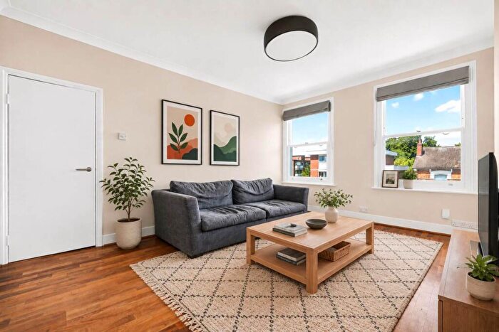 3 Bedroom Apartment To Rent In Stoke Newington, N16
