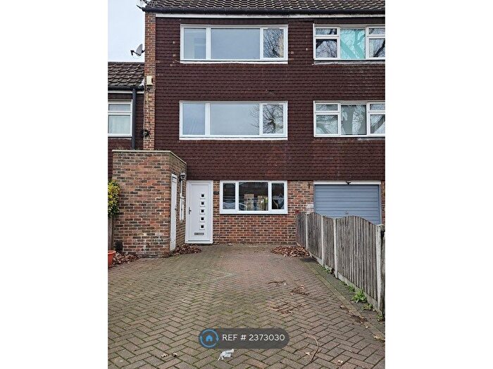 4 Bedroom Terraced House To Rent In Ashurst Drive, Ilford, IG6