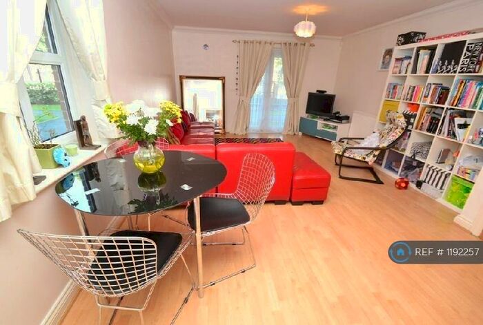 2 Bedroom Flat To Rent In Albany Court, Bournemouth, BH2