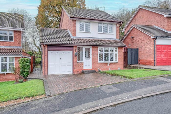 3 Bedroom Detached House For Sale In Rosehall Close, Redditch, B98