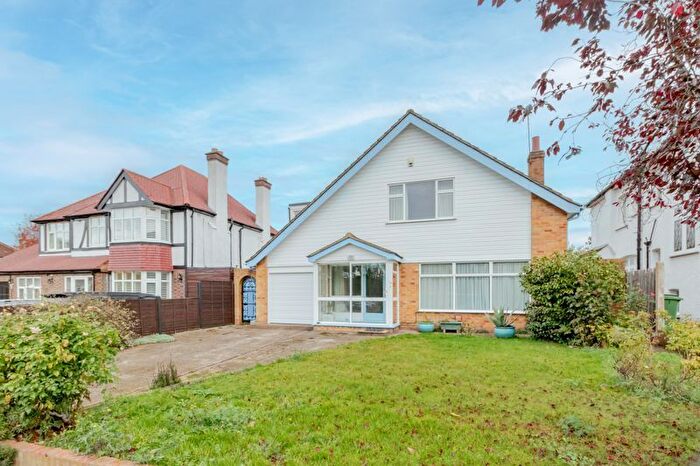 4 Bedroom Detached House For Sale In Harcourt Road, Wallington, SM6