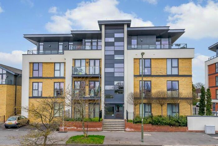 1 Bedroom Flat To Rent In Sycamore Avenue, Woking, GU22