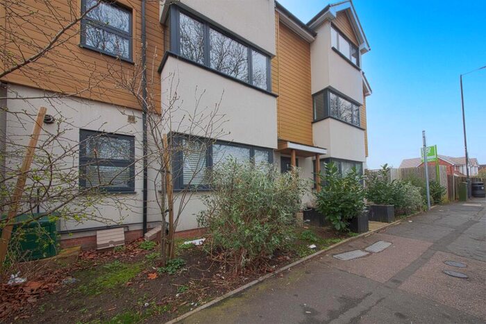 1 Bedroom Flat To Rent In St Marks Road, Maidenhead, SL6