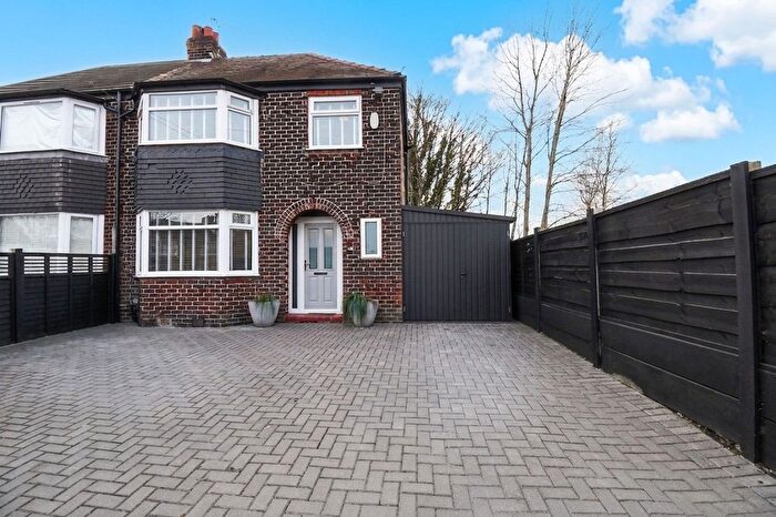 3 Bedroom Semi Detached House For Sale In Fiddlers Lane, Irlam, M44