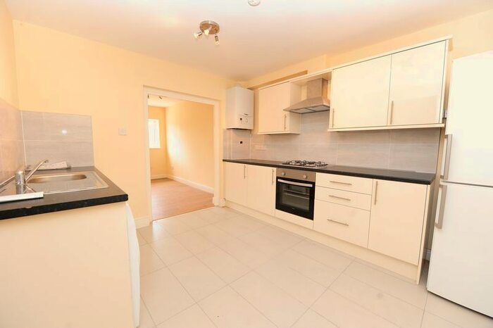 2 Bedroom Flat To Rent In Warden Avenue, Harrow, HA2