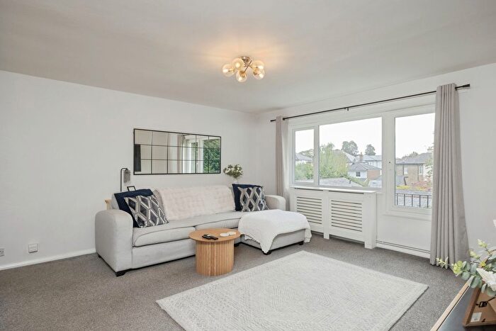 2 Bedroom Flat For Sale In Park Road, Southborough, Tunbridge Wells, Kent, TN4