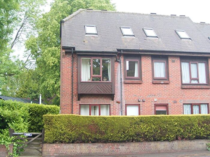 1 Bedroom Flat For Sale In Chapel Court, Hungerford, RG17